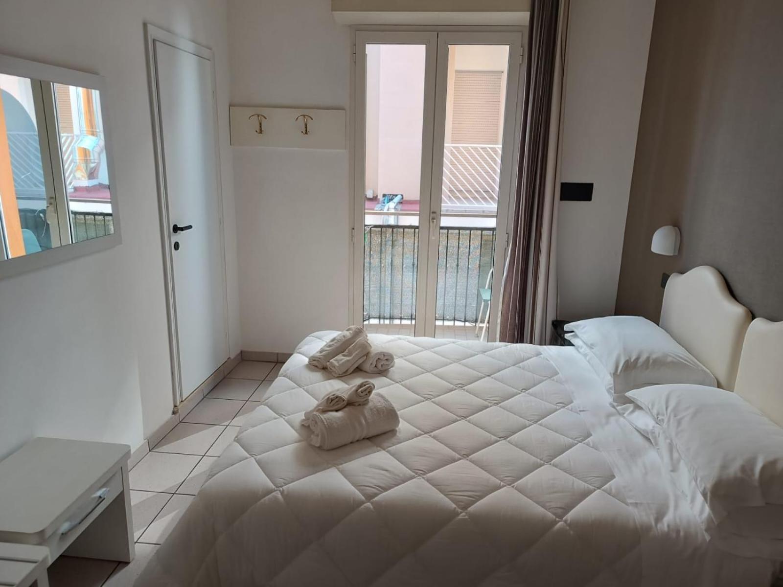 Hotel Berenice Римини Экстерьер фото