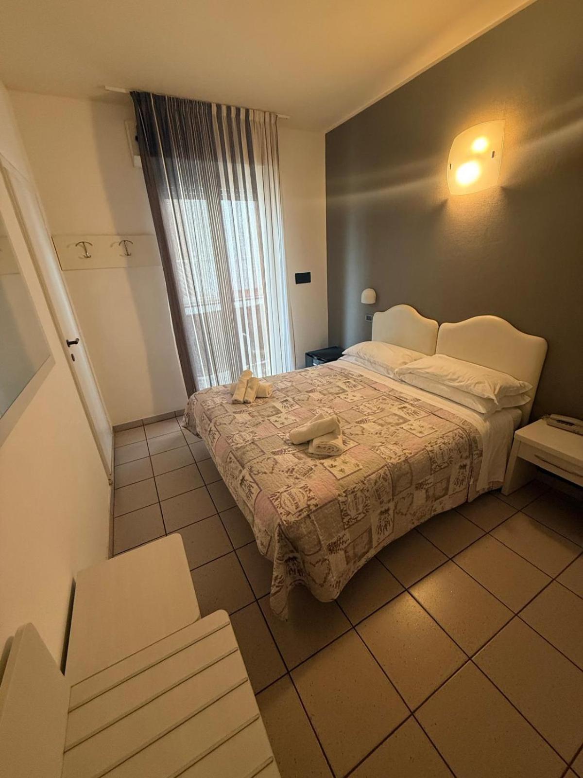 Hotel Berenice Римини Экстерьер фото