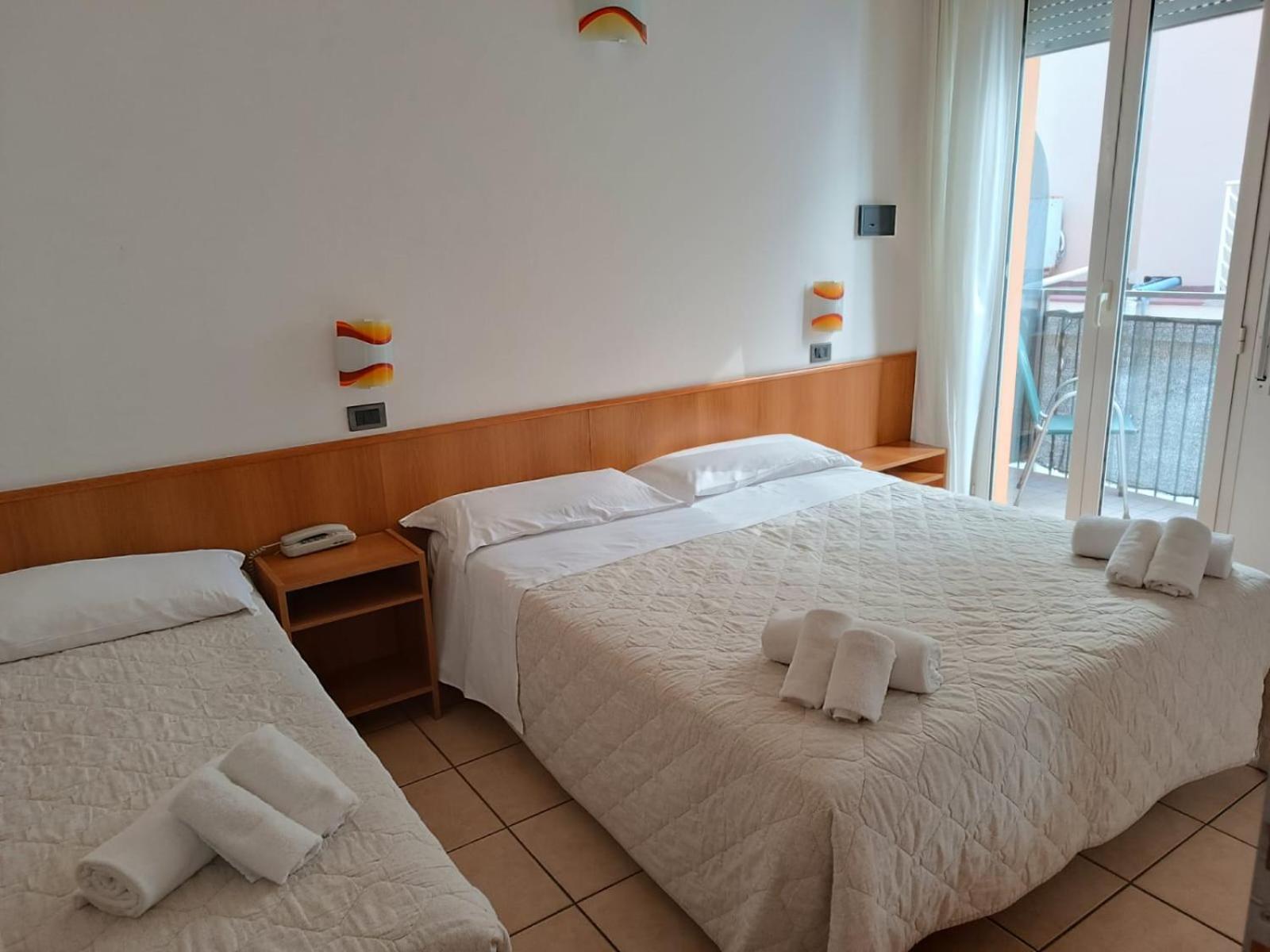 Hotel Berenice Римини Экстерьер фото