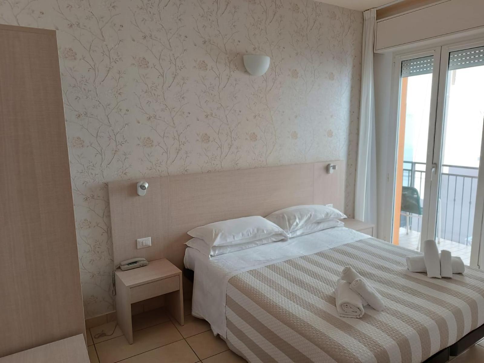 Hotel Berenice Римини Экстерьер фото