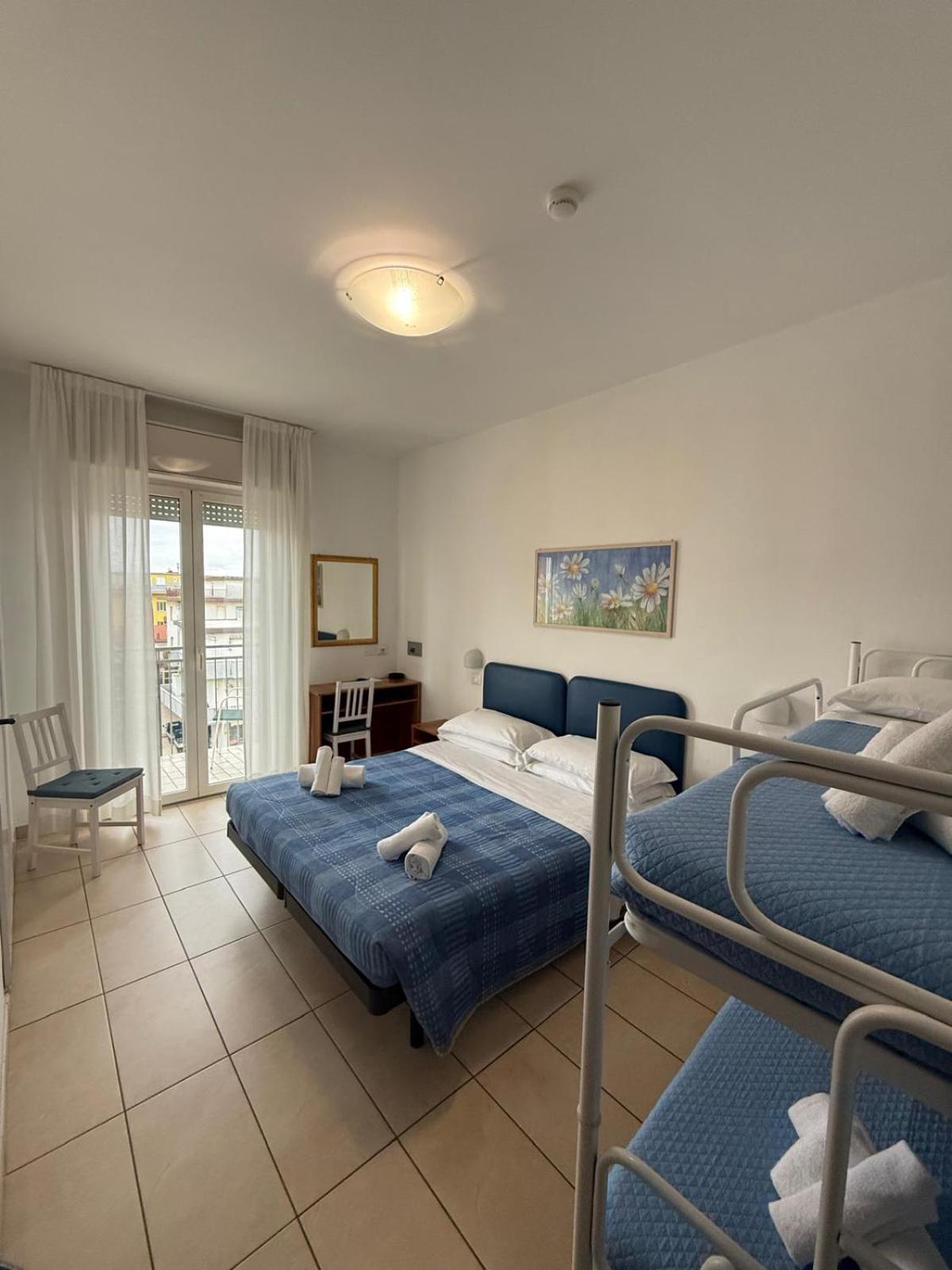 Hotel Berenice Римини Экстерьер фото
