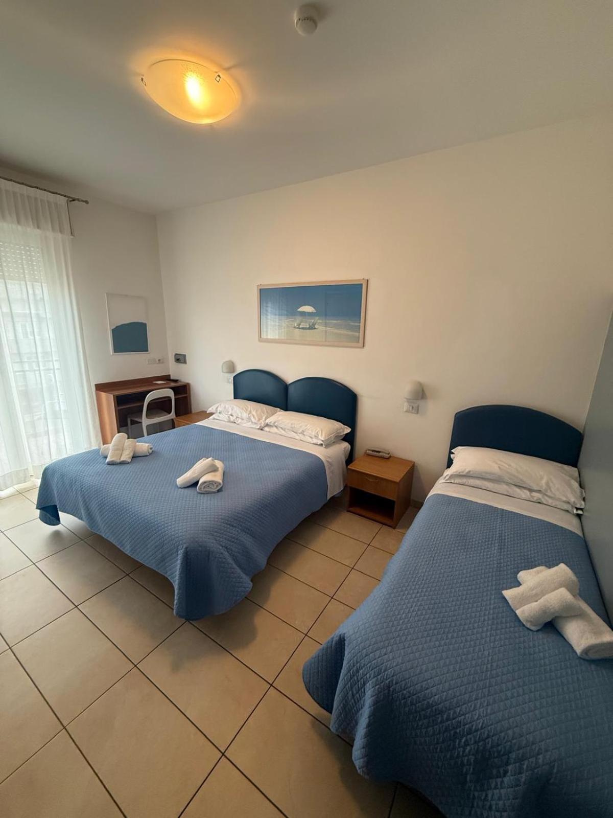 Hotel Berenice Римини Экстерьер фото