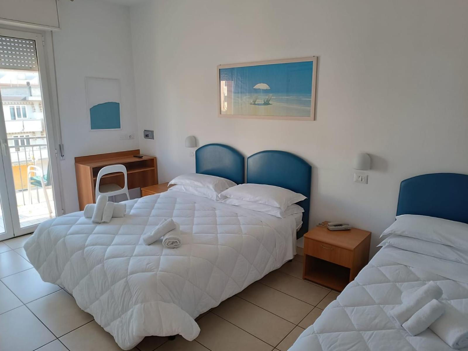 Hotel Berenice Римини Экстерьер фото